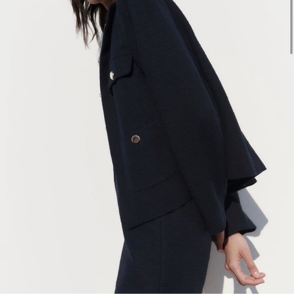 Elegant Navy Blue Pocket Blazer from Zara! - Picture 4 of 9